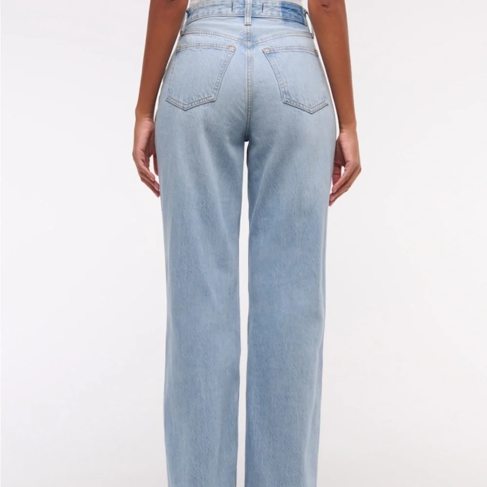 Abercrombie & Fitch Curve Love High Rise Loose Jeans - Picture 4 of 6